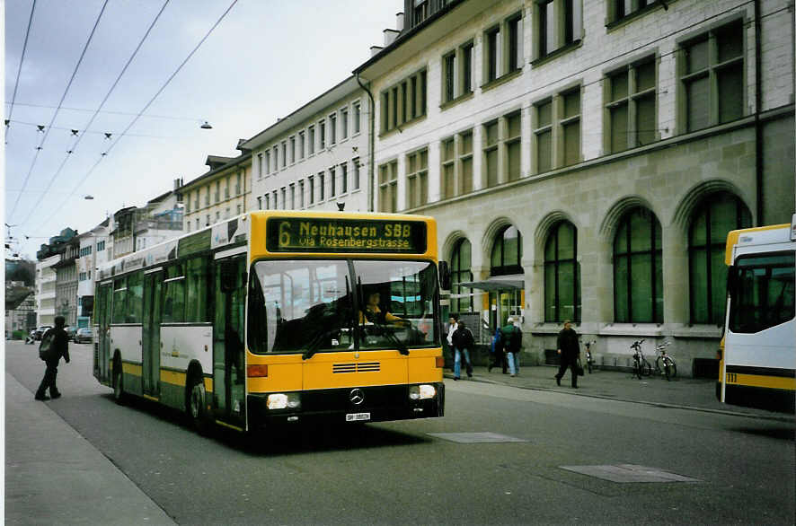(093'308) - VBSH Schaffhausen - Nr. 26/SH 38'026 - Mercedes am 22. Mrz 2007 beim Bahnhof Schaffhausen