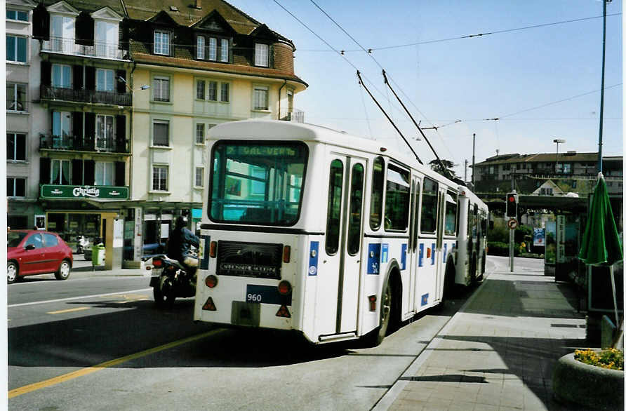 (093'713) - TL Lausanne - Nr. 960 - Rochat/Lauber Personenanhnger am 7. April 2007 beim Bahnhof Renens