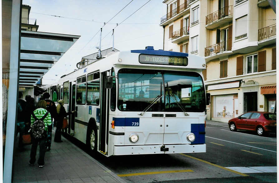(093'716) - TL Lausanne - Nr. 739 - FBW/Hess Trolleybus am 7. April 2007 beim Bahnhof Renens