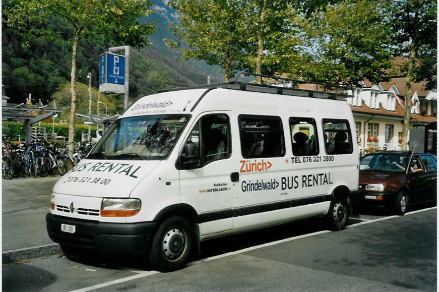 (098'205) - Mysterytours, Interlaken - BE 300 - Renault am 26. August 2007 beim Bahnhof Interlaken Ost