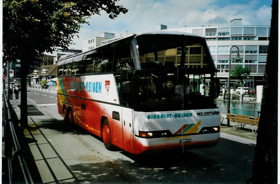 (098'326) - Siegrist, Eiken - AG 14'614 - Neoplan am 1. September 2007 bei der Schifflndte Thun