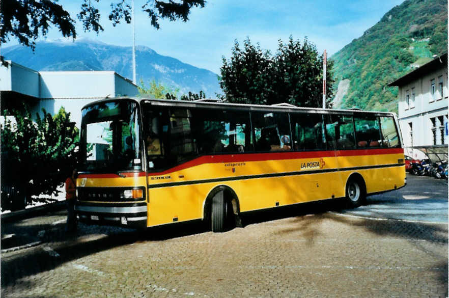 (099'725) - AutoPostale Ticino - TI 215'379 - Setra (ex P 25'077) am 3. Oktober 2007 beim Bahnhof Bellinzona