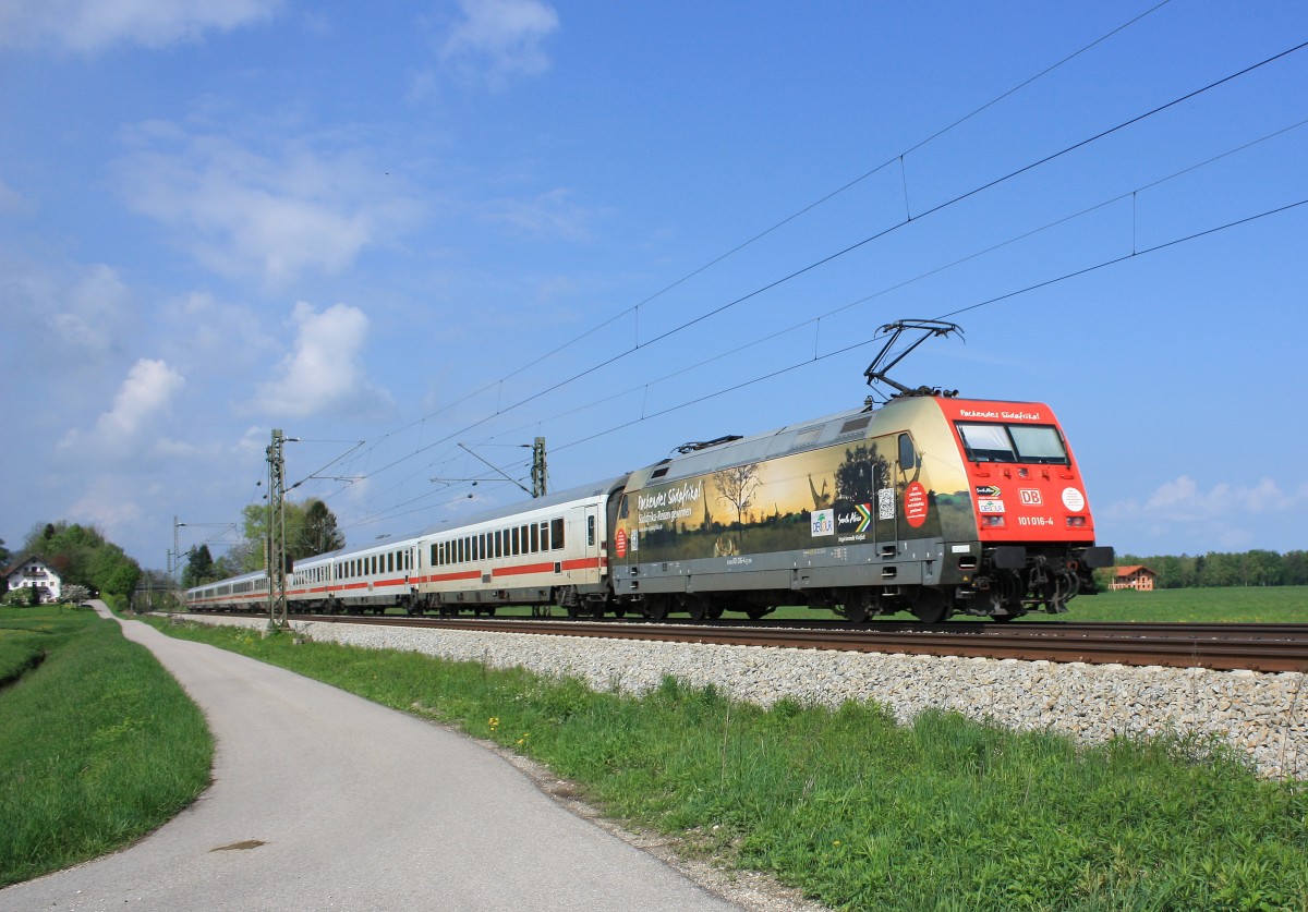 101 016-4 mit  S�dafrika -Werbung am 5. Mai 2013 bei �bersee.