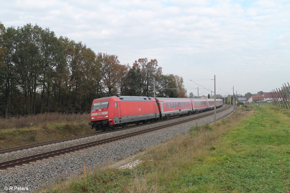 101 086-7 zieht bei Rohrbach (Ilm) den RE 4883 Ingolstadt - M�nchen. 21.10.17