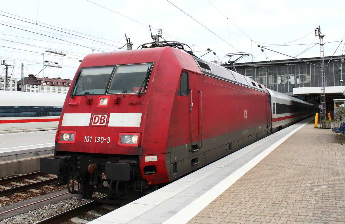 101 130-3 bei der Ausfahrt aus dem M�nchner Hauptbahnhof am 9. April 2012.