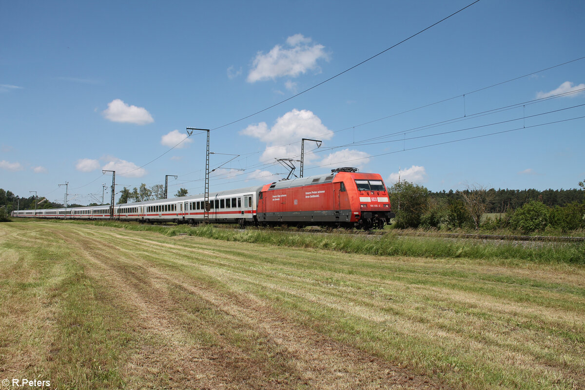 101 135-2  Unsere Preise  zieht bei Oberdachstetten den IC2083/85 Hamburg Altona - Obersdorf/Berchtesgarden gen Süden. 08.06.24