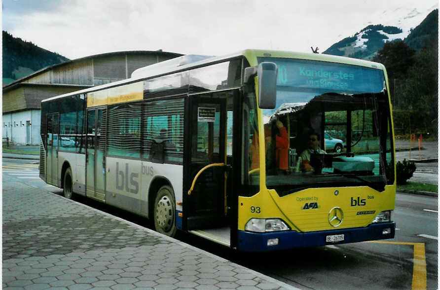 (101'527) - AFA Adelboden - Nr. 93/BE 26'705 - Mercedes (ex Nr. 5) am 2. Dezember 2007 beim Bahnhof Frutigen