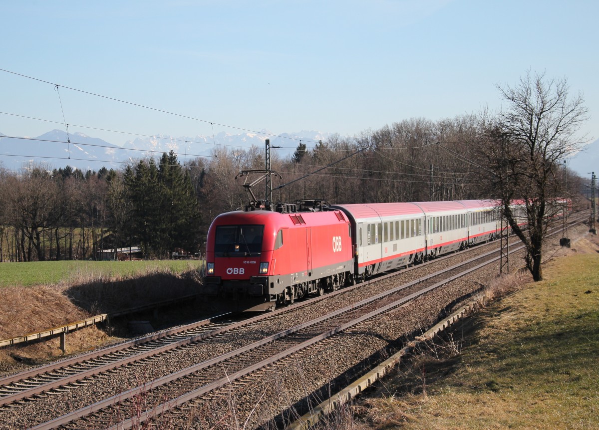 1016 028-1 auf dem Weg nach M�nchen am 7. M�rz 2015 bei Hilperting.