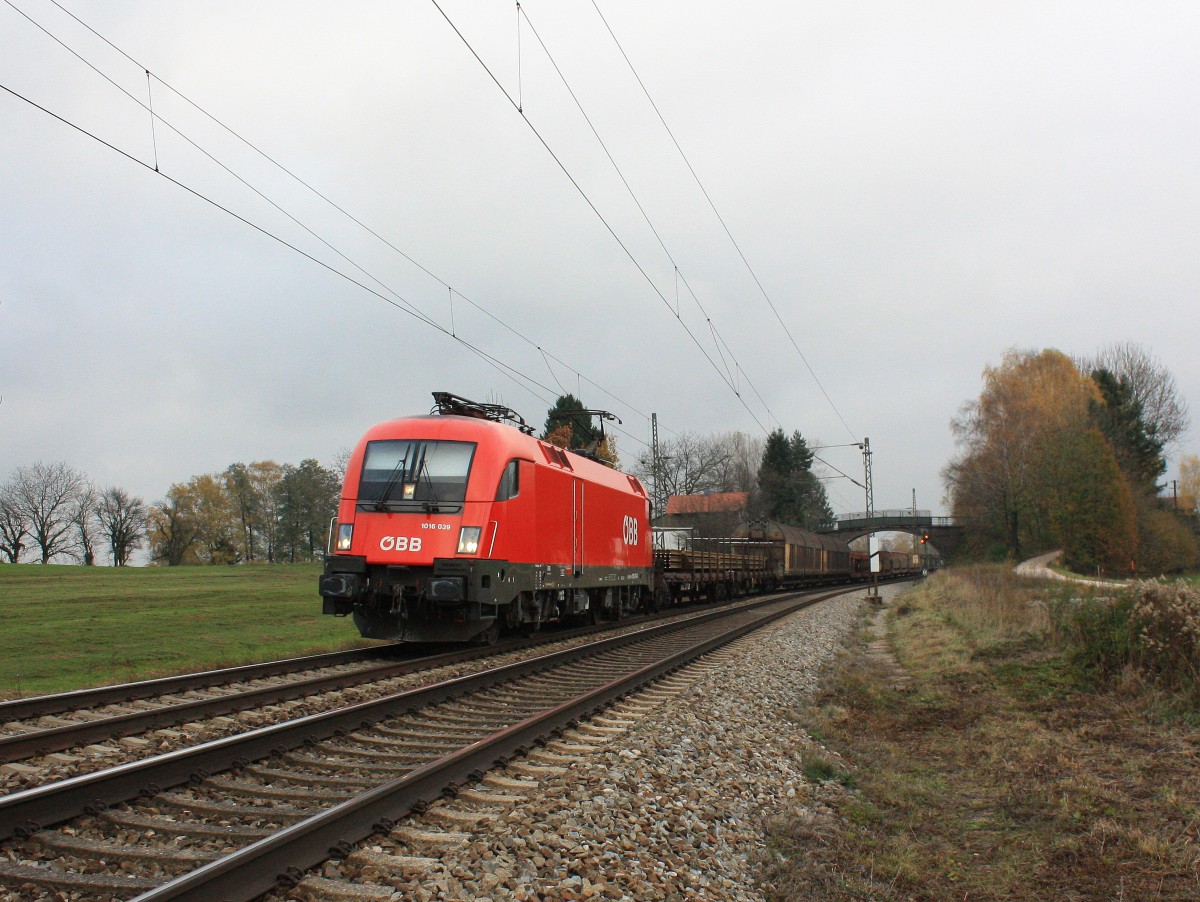 1016 039-8 mit einem G�terzug am 15. November 2013 bei �bersee am Chiemsee.