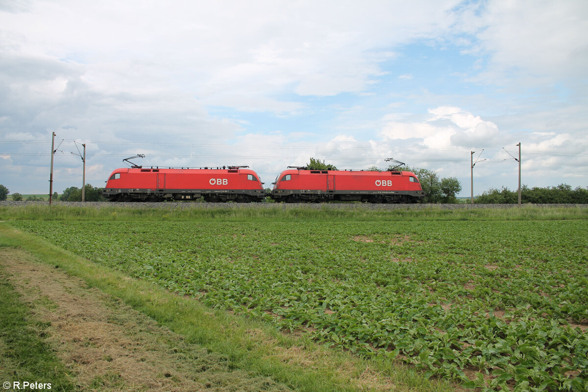 1016 044-0 + 1116 180-1 fahren als Lokzug bei Uffenheim in Richtung Süden. 27.05.24