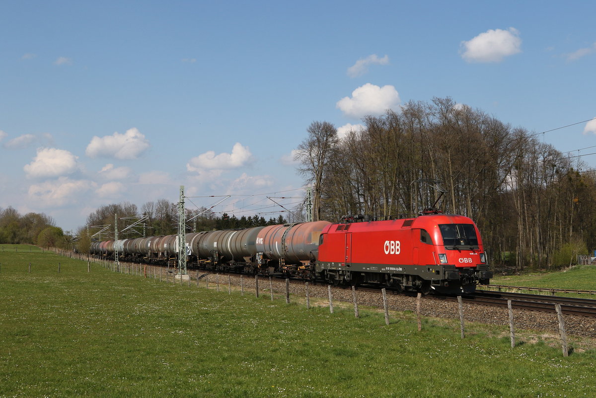 1016 044 mit einem Kesselwagenzug aus Mnchen kommend am 21. April 2021 bei Vogl.
