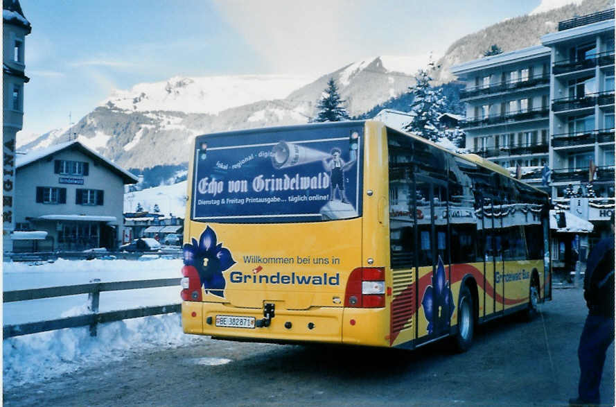 (102'904) - AVG Grindelwald - Nr. 18/BE 382'871 - MAN/Gppel am 2. Januar 2008 beim Bahnhof Grindelwald