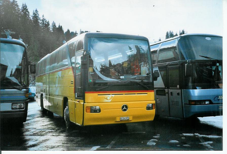 (103'205) - Anthamatten, Saas-Almagell - VS 241'970 - Mercedes (ex PostAuto Oberwallis; ex P 25'111) am 6. Januar 2008 in Adelboden, Mineralquelle
