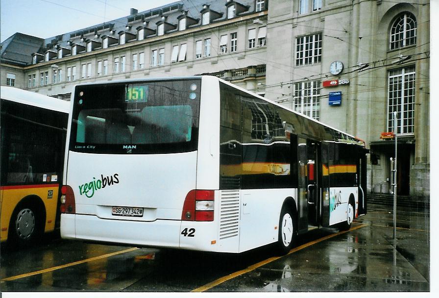 (103'412) - Regiobus, Gossau - Nr. 42/SG 297'342 - MAN am 7. Januar 2008 beim Bahnhof St. Gallen