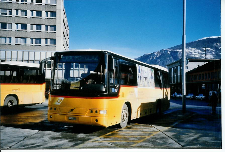 (103'608) - PostAuto Wallis - Nr. 3/VS 243'990 - Volvo (ex P 25'143) am 19. Januar 2008 beim Bahnhof Sion