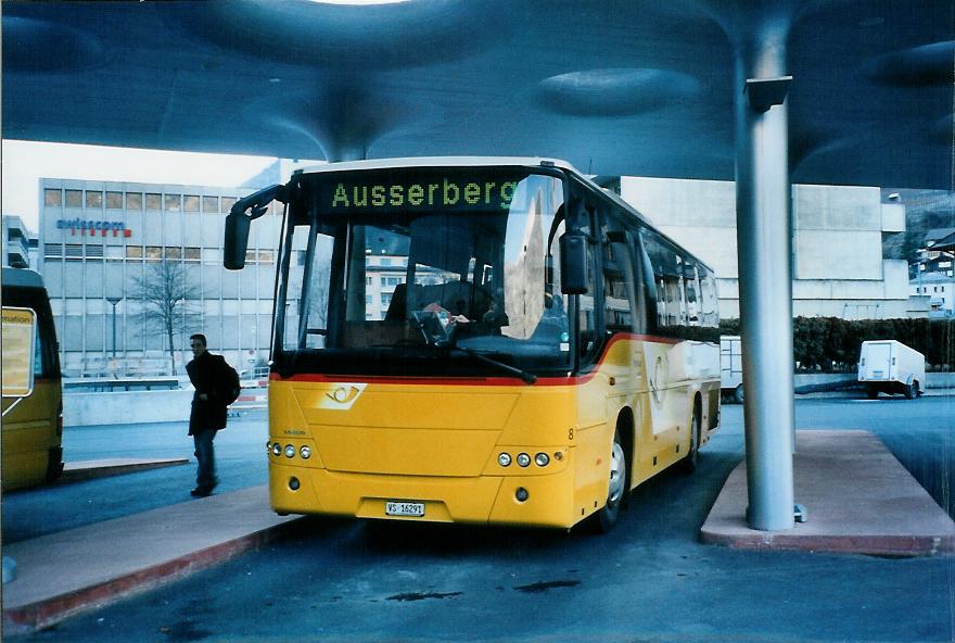 (104'310) - Bumann, Ausserberg - Nr. 8/VS 16'291 - Volvo am 17. Februar 2008 beim Bahnhof Visp