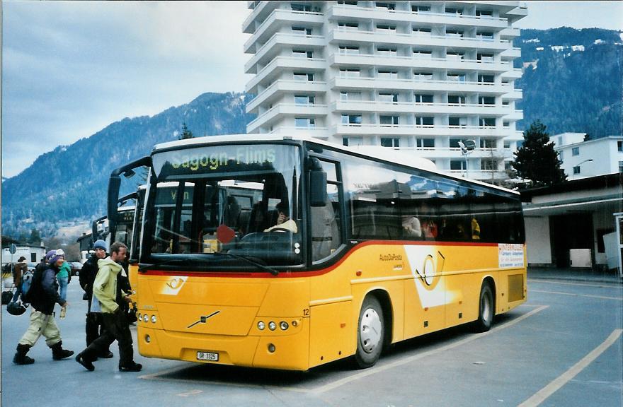 (105'005) - Fontana, Ilanz - Nr. 12/GR 3325 - Volvo am 9. Mrz 2008 beim Bahnhof Ilanz