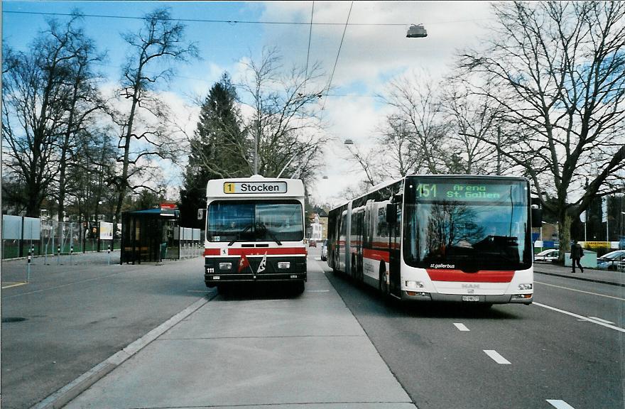 (105'916) - VBSG/St. Gallerbus, St. Gallen - Nr. 111 - Saurer/Hess Gelenktrolleybus + Nr. 277/SG 198'277 - MAN am 29. Mrz 2008 in St. Gallen, Lerchenfeld