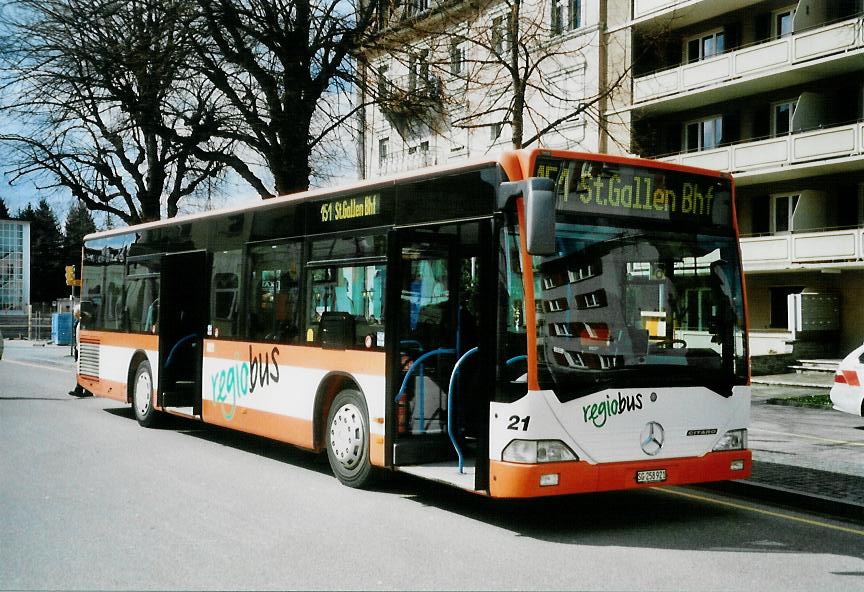 (106'329) - Regiobus, Gossau - Nr. 21/SG 258'921 - Mercedes am 13. April 2008 beim Bahnhof Gossau