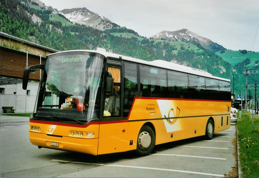 (107'532) - PostAuto Wallis - VS 243'894 - Neoplan (ex P 25'168) am 26. Mai 2008 beim Bahnhof Frutigen