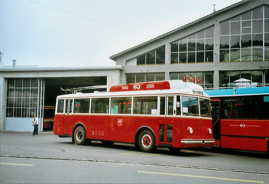 (107'619) - VB Biel - Nr. 21 - Berna/Hess Trolleybus am 1. Juni 2008 in Biel, Depot