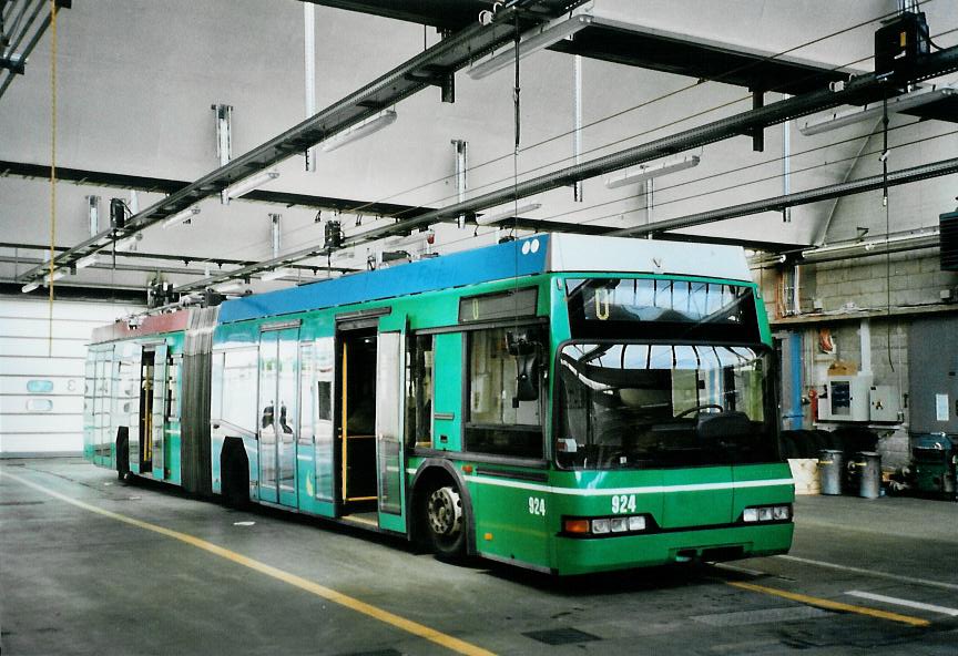 (108'901) - BVB Basel - Nr. 924 - Neoplan Gelenktrolleybus am 7. Juli 2008 in Basel, Garage Rankstrasse