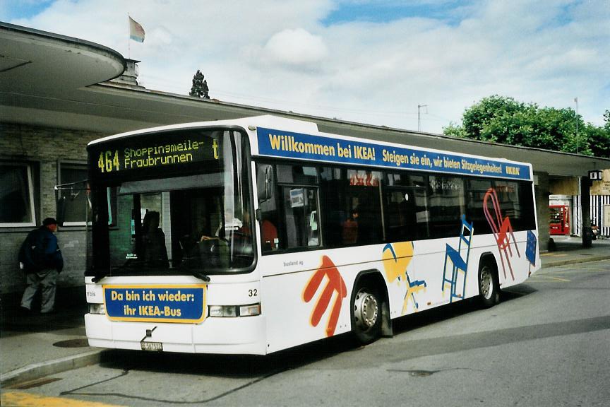 (109'020) - Busland, Burgdorf - Nr. 32/BE 567'512 - Volvo/Hess (ex AAGK Koppigen Nr. 12) am 8. Juli 2008 beim Bahnhof Burgdorf