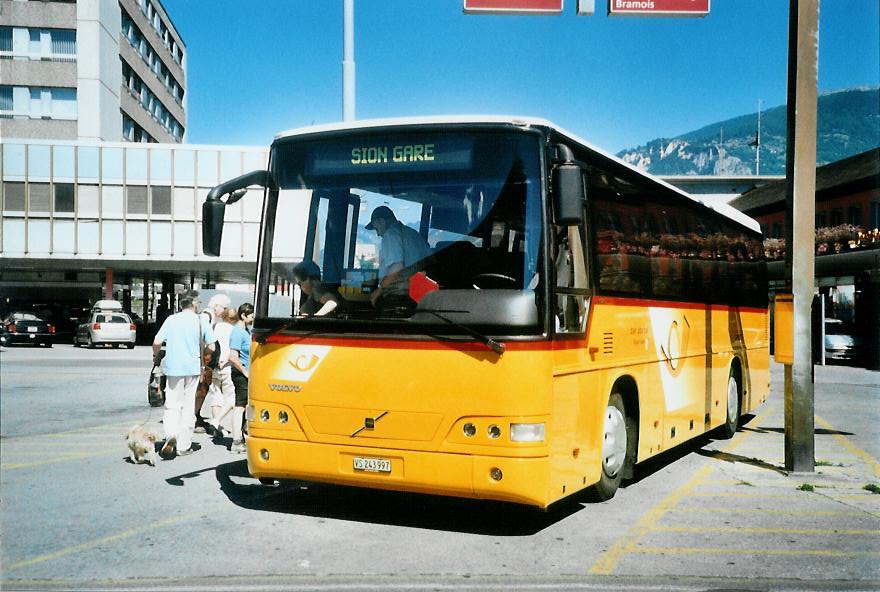 (110'017) - PostAuto Wallis - Nr. 21/VS 243'997 - Volvo (ex P 25'630) am 3. August 2008 beim Bahnhof Sion