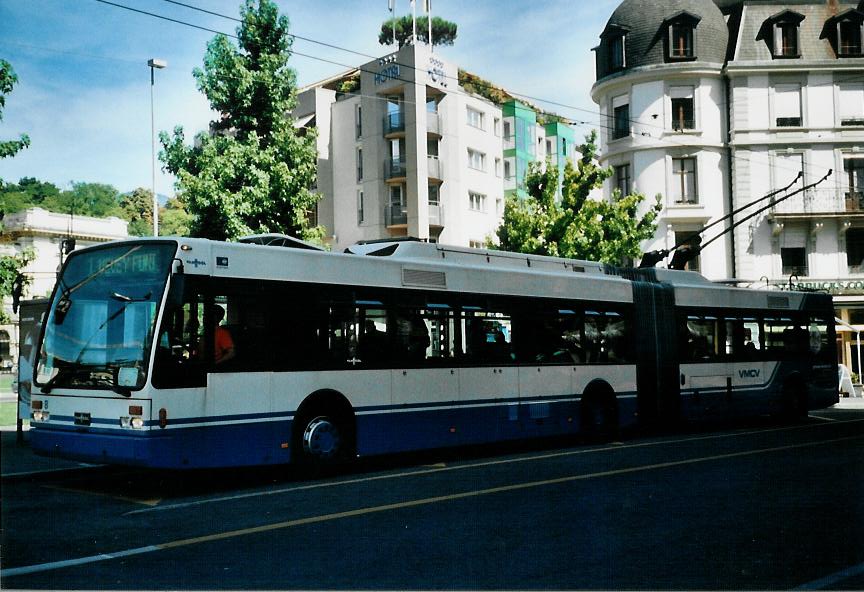 (110'130) - VMCV Clarens - Nr. 8 - Van Hool Gelenktrolleybus am 10. August 2008 beim Bahnhof Vevey
