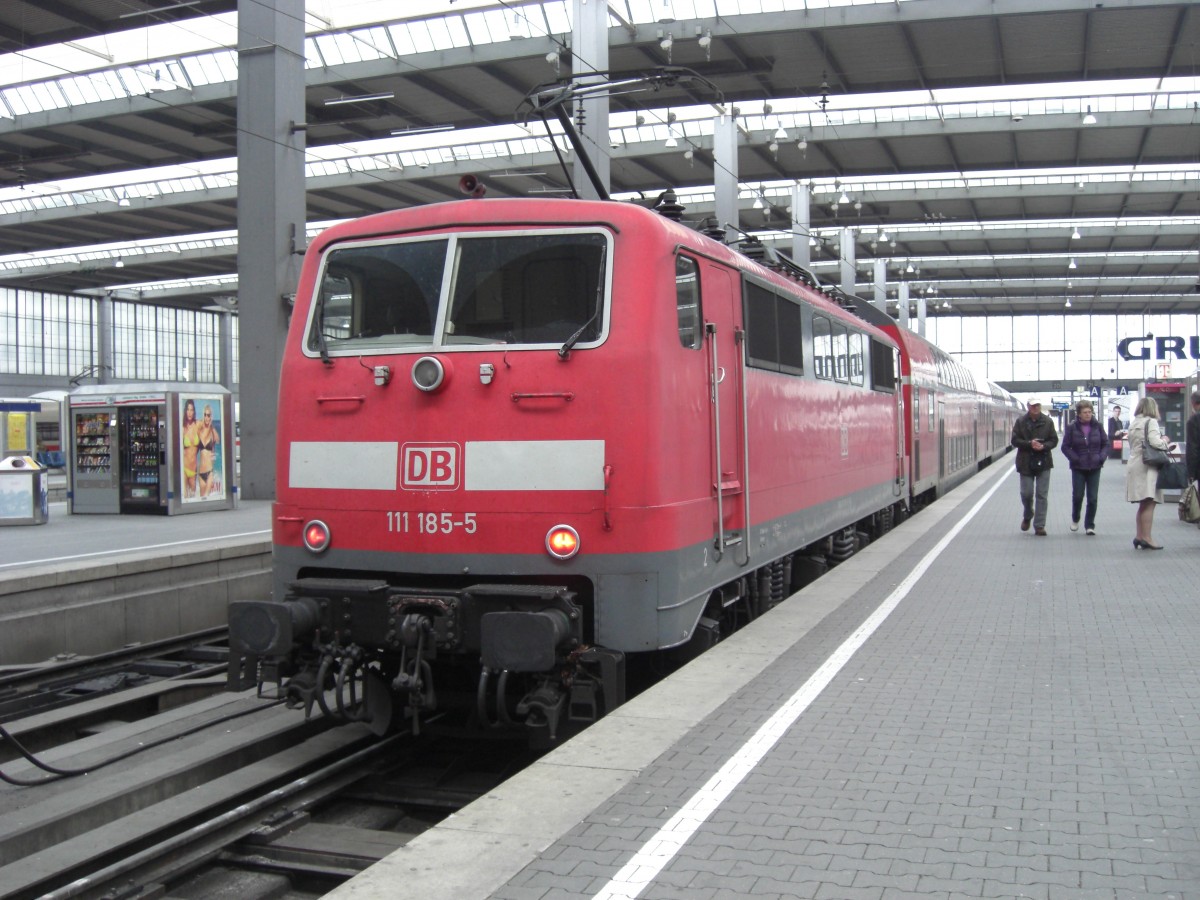 111 185-5 am 14. April 2007 im M�nchner Hauptbahnhof.