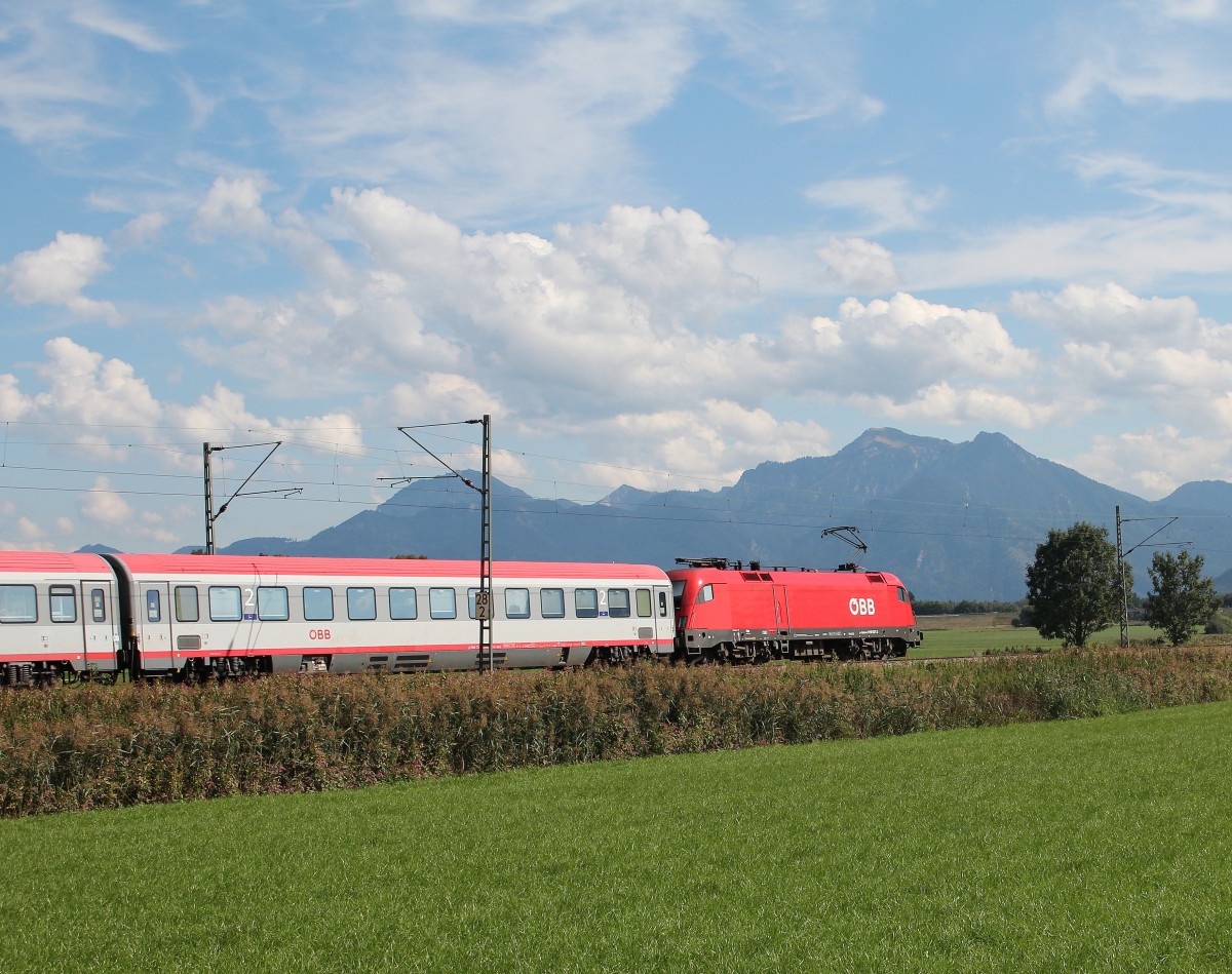 1116 027-3 schiebend an einem Korridorzug am 11. September 2015 bei Weisham.