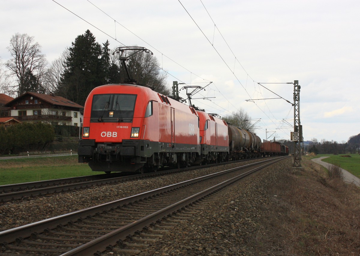 1116 033-2 und 1116 xxx ziehen am 19. M�rz 2014 einen gemischten G�terzug bei Weisham in Richtung Salzburg.