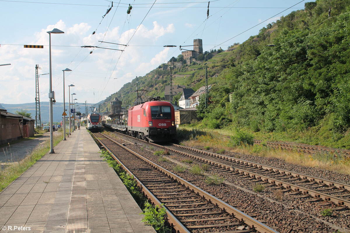 1116 065 durchfährt Kaub mit einem gemischten Güterzug .20.07.24