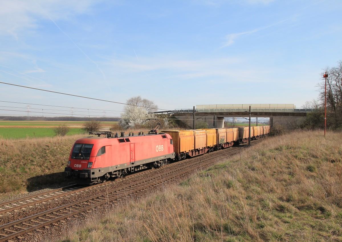 1116 074-6 ist am 21. M�rz 2014 bei Gramatneusiedl in Richtung Wien unterwegs.