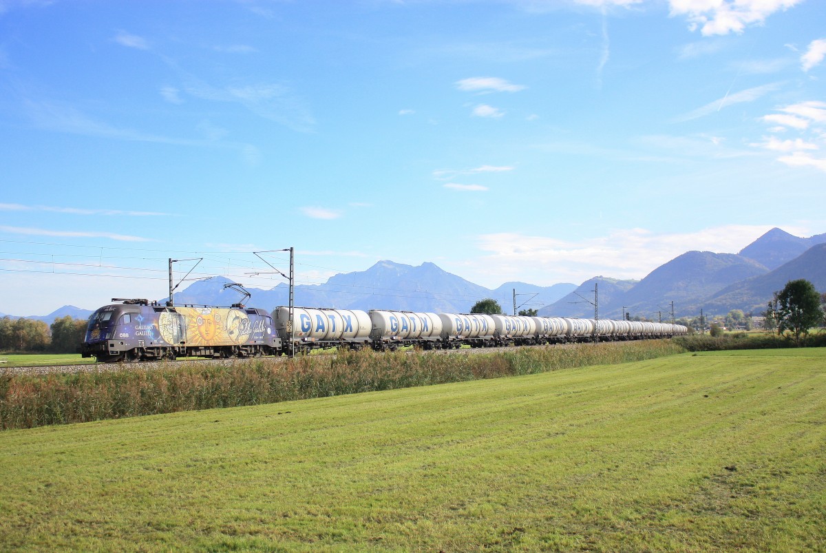 1116 077 der  Galileo/Michelangelo -Taurus beförderte am 10. Oktober 2014 einen Öler von Salzburg nach München. Aufgenommen bei Weisham am Chiemsee.
