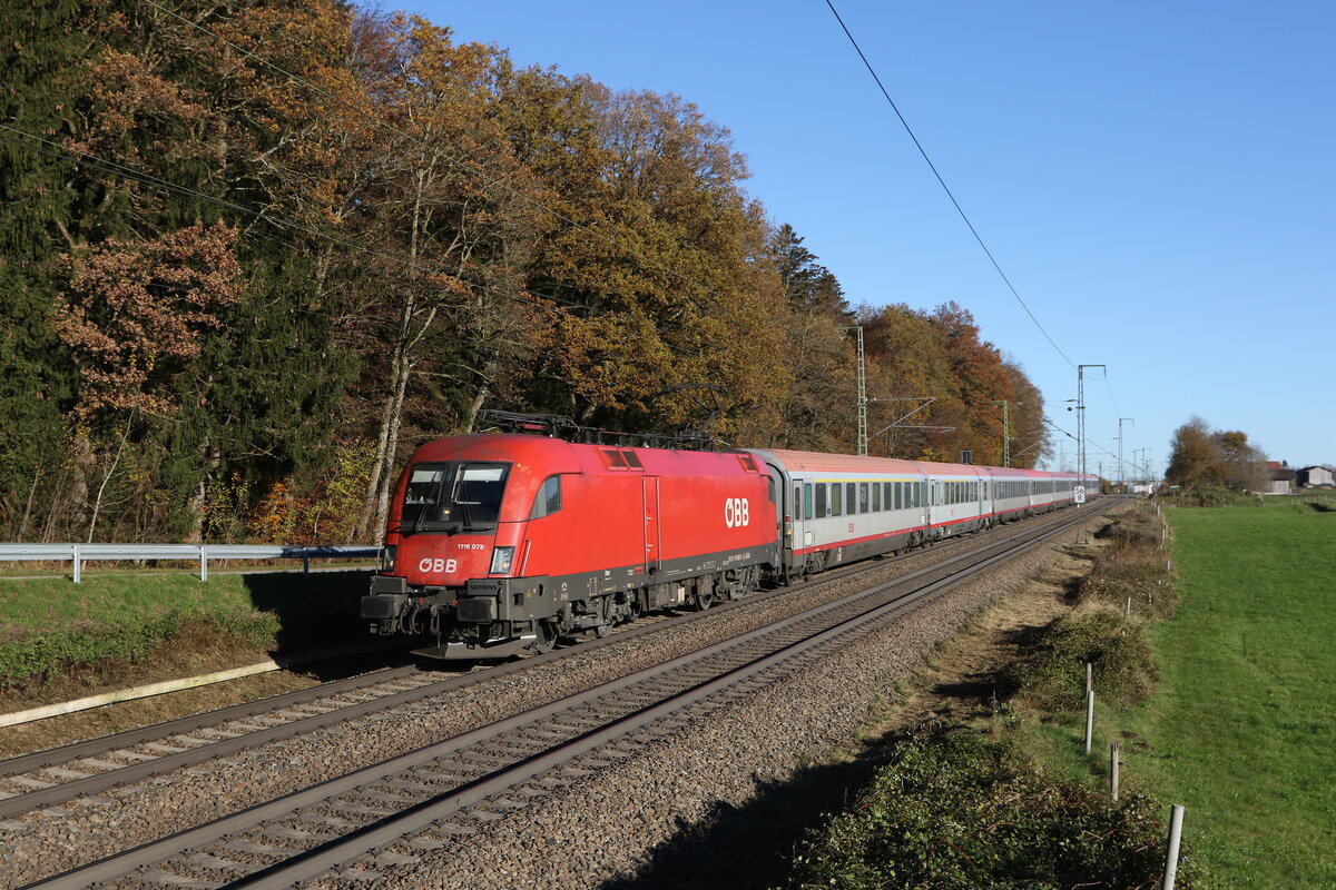 1116 078 war mit einem  EC  am 16. November 2024 bei Hufschlag auf dem Weg nach M�nchen.