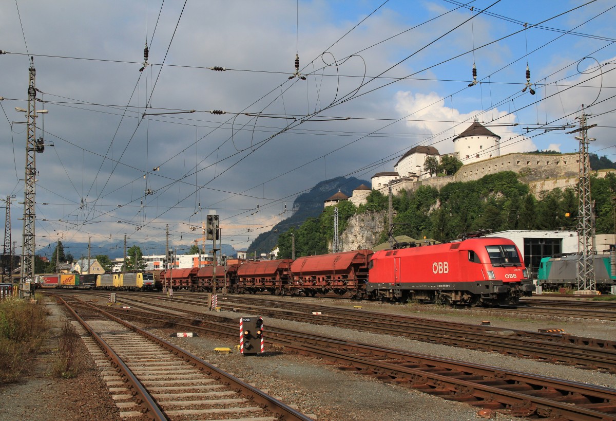 1116 116-5 bei der Ausfahrt aus dem Bahnhof von Kufstein/Tirol am 1. August 2014.