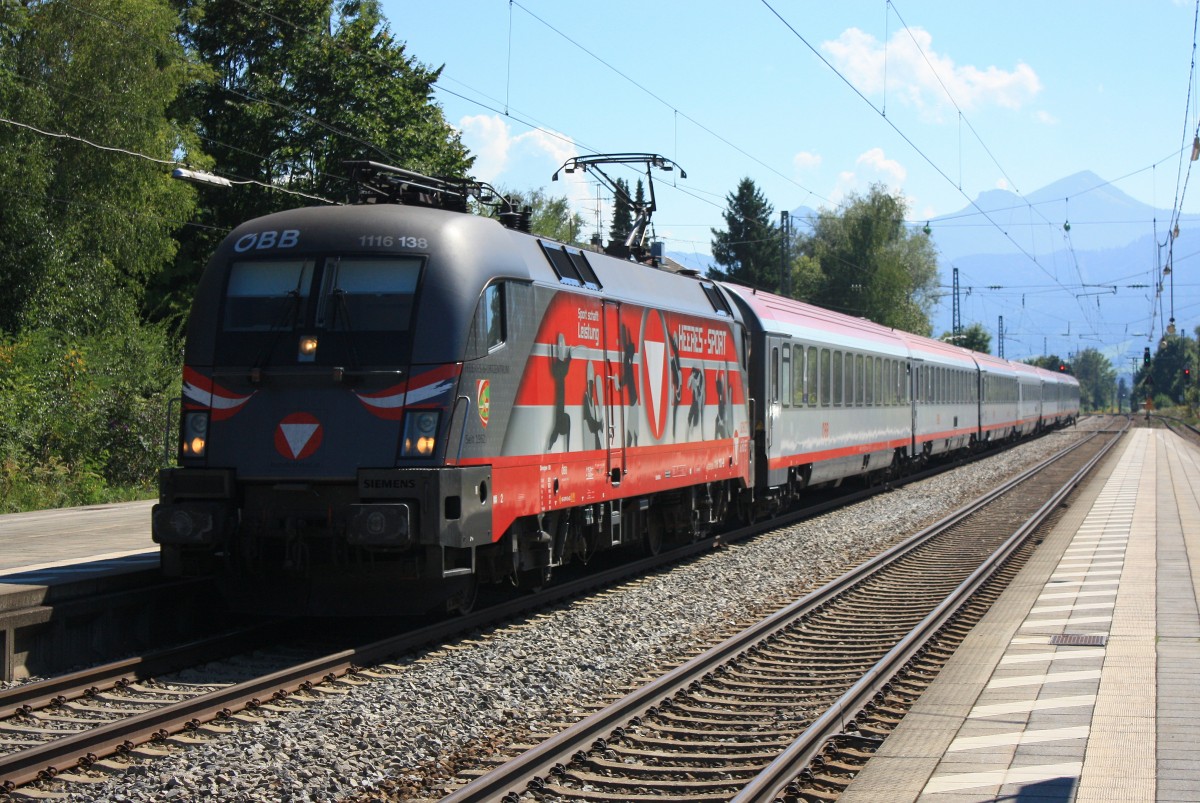 1116 138  Heeres-Sport  durchfährt am 6. April 2013 den Bahnhof von Prien am Chiemsee.