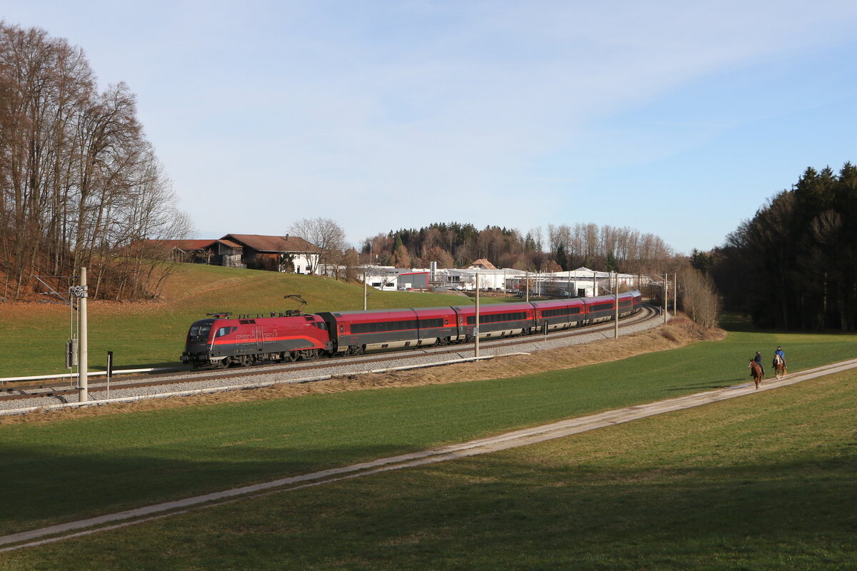 1116 152 aus Salzburg kommend am 28. Dezember 20233 bei Axdorf im Chiemgau.