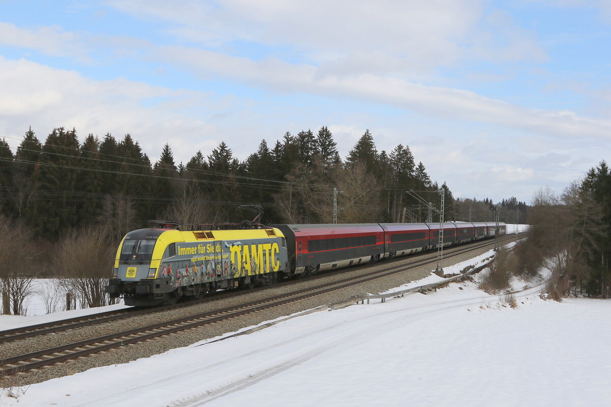 1116 153  AMTC  aus Salzburg kommend am 31. Januar 2023 bei Sossau im Chiemgau.