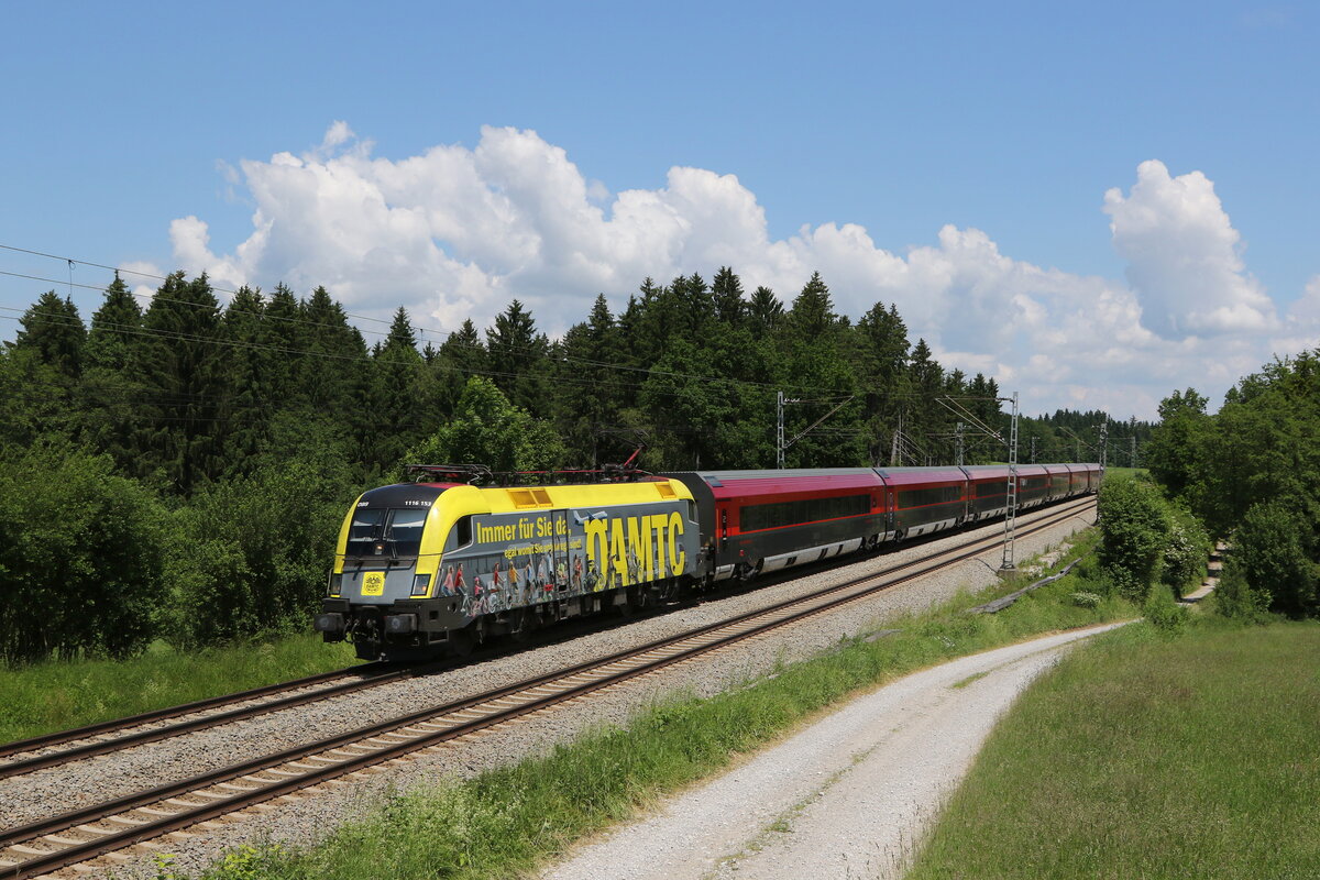 1116 153  �AMTC  mit einem Railjet aus Salzburg kommend am 11. Juni 2021 bei Grabenst�tt.
