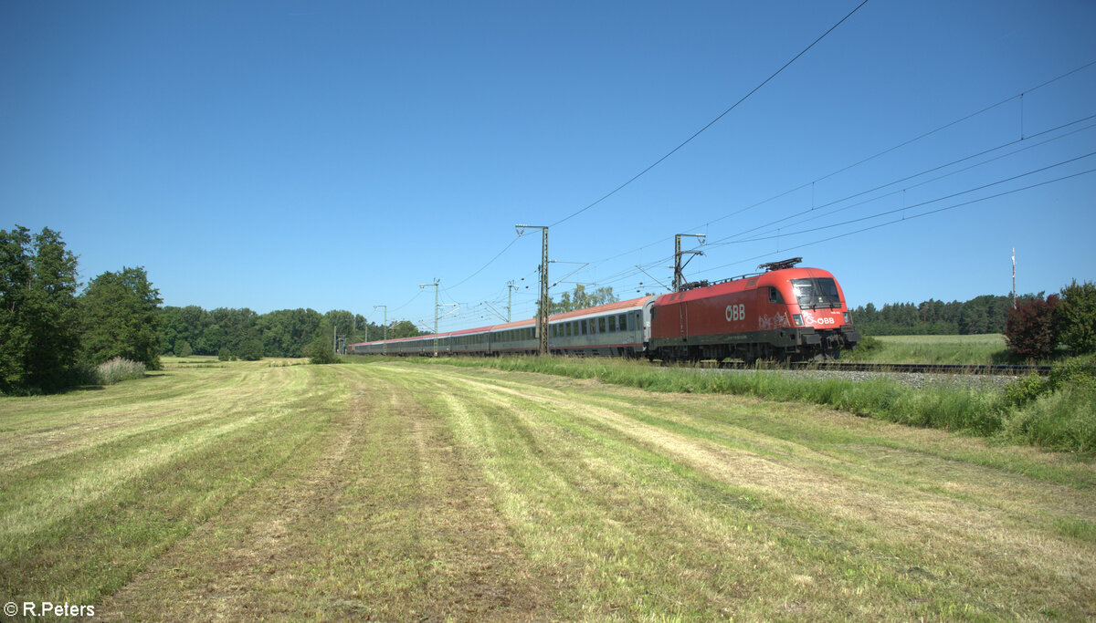 1116 165 zieht den Unwetter bedingten Umgeleiteten EC 113 Frankfurt/Main - Klagenfurt bei Oberdachstetten. 08.06.24
