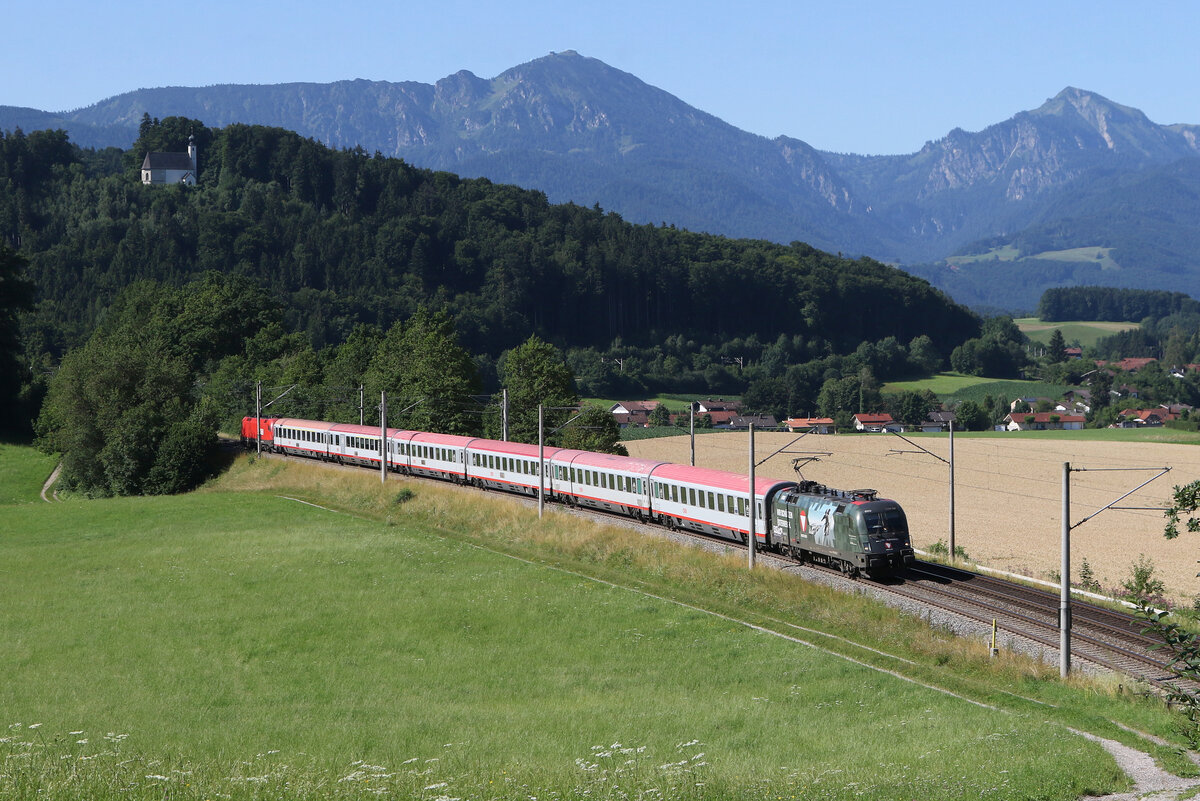 1116 182  Bundesheer  war am 19. Juli 2025 mit einem  EC  bei Vachendorf auf dem Weg nach Salzburg.