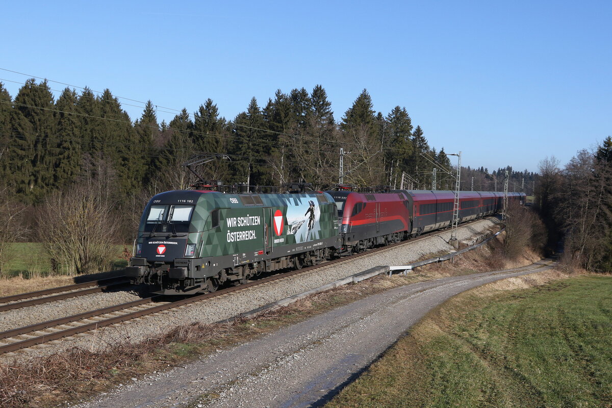 1116 182  Unser Heer  war am 19. Januar 2022 als Hilfslok an einem  Railjet  im Einsatz. Bei Grabenst�tt im Chiemgau schob sie den  Railjet  in Richtung Salzburg.