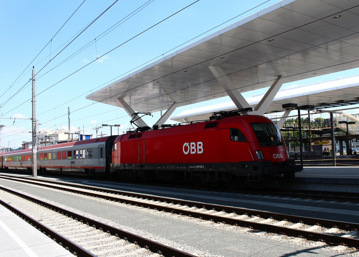 1116 188-4 bei der Einfahrt in den Salzburger Hauptbahnhof am 27. Mai 2012.