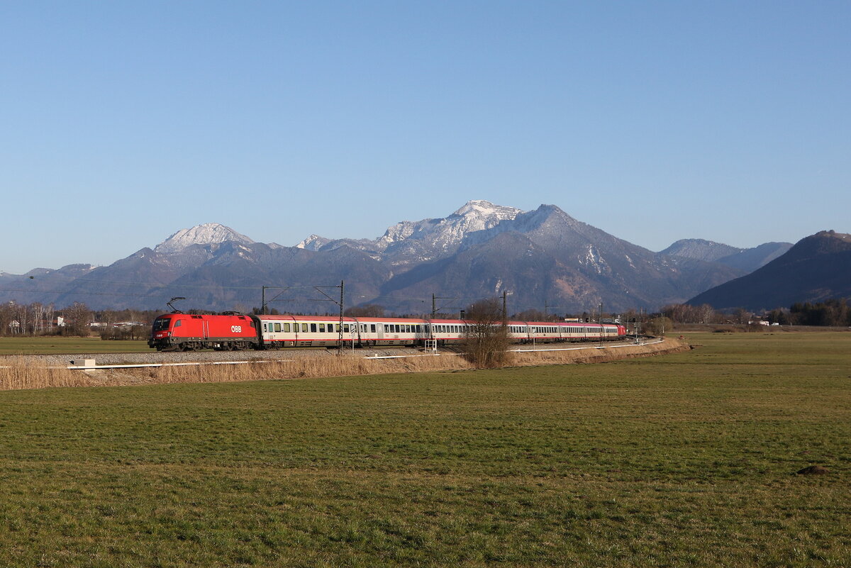 1116 191 mit einem   EC  aus Salzburg kommend am 18. M�rz 2025 bei Bernau am Chiemsee.