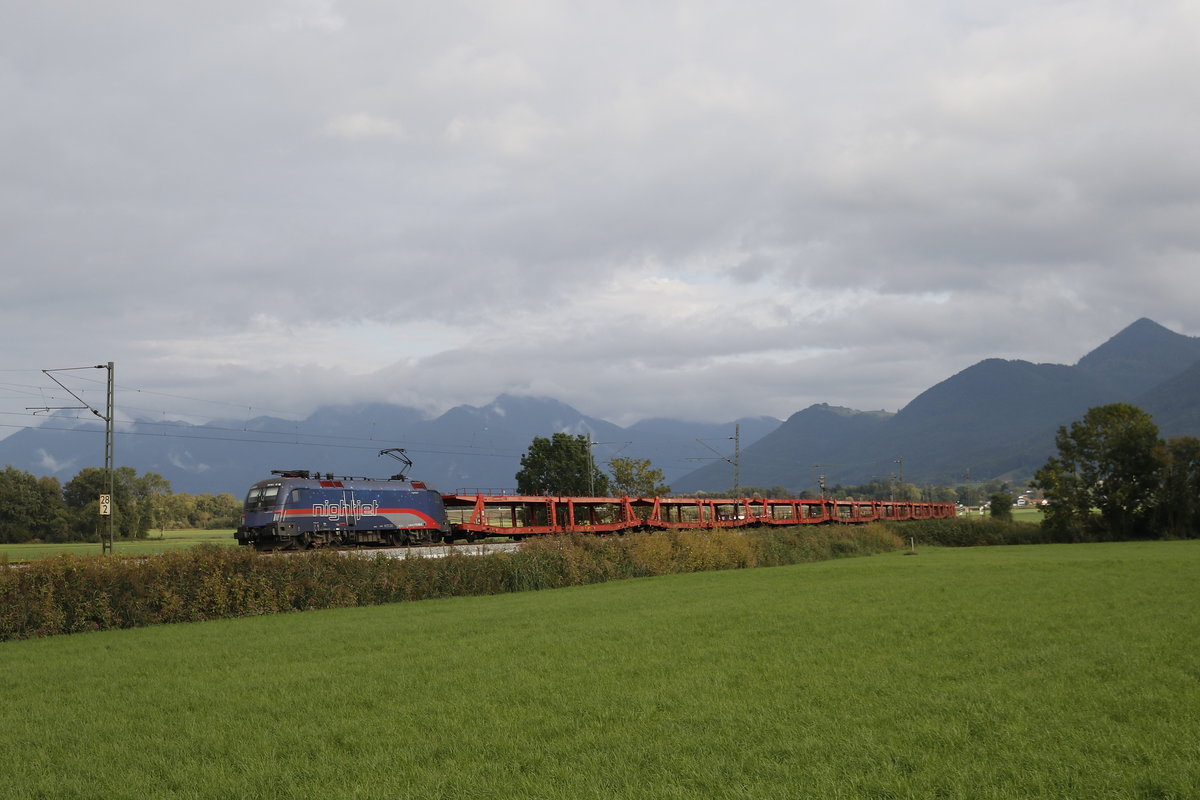 1116 195  Night-Jet-Taurus  mit einem leeren Autowagenzug am 4. September 2018 bei Bernau.