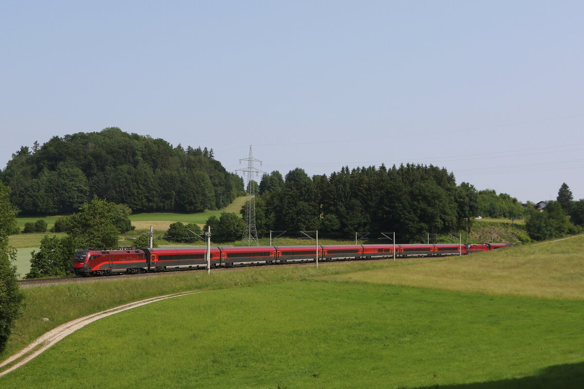 1116 201 aus Salzburg kommend am 10. Juni 2025 bei Vachendorf.