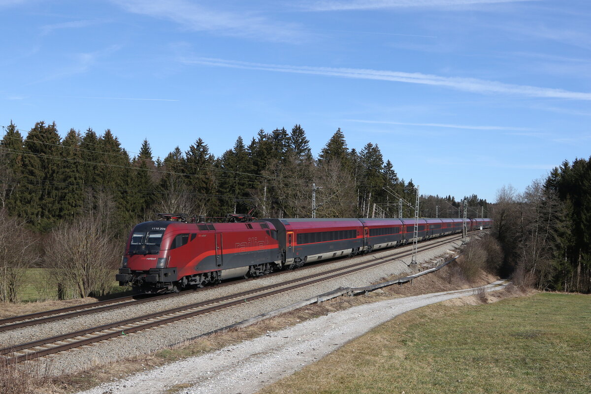 1116 204 aus Salzburg kommend am 21. Februar 2023 bei Sossau im Chiemgau.