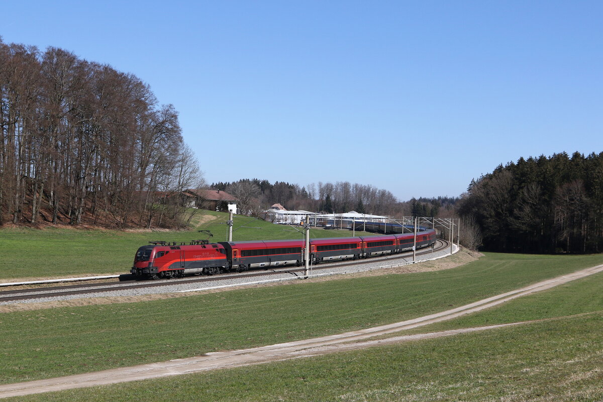 1116 204 aus Salzburg kommend am 19. M�rz 2025 bei Axdorf im Chiemgau.